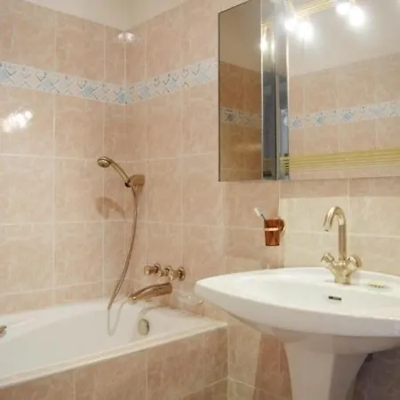 Eden Parc 1 *